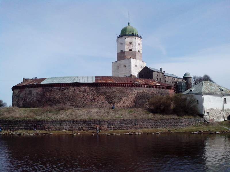 Замок со стороны крепостного моста